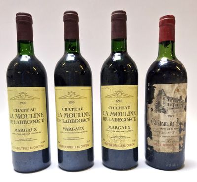 trois bouteilles de vin sont alignées sur une surface blanche