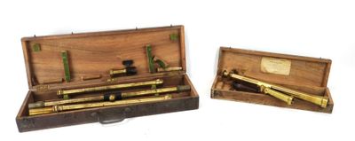 deux types d'instruments différents dans un étui en bois