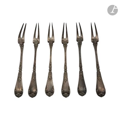 un service de six fourchettes et cuillères en argent d'époque
