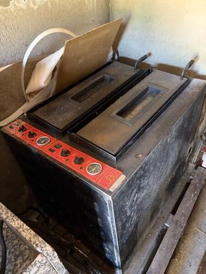 a toaster that is sitting on top of a table