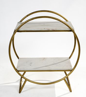 une table d'appoint en marbre blanc et laiton, dotée d'une tablette circulaire