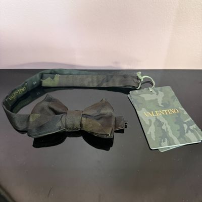 Nœud papillon VALENTINO 100% soie camouflage kaki T.