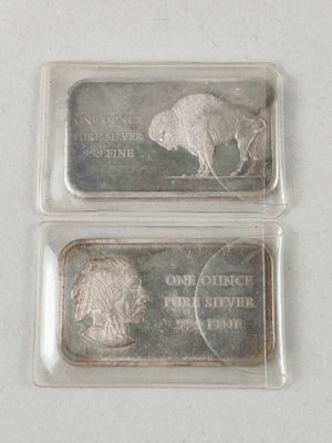 Il s'agit de deux lingots d'argent sur lesquels figurent un ours et un ours.