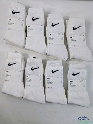 six paires de chaussettes blanches ornées du logo Nike noir