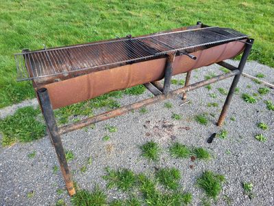 Barbecue artisanal, bidon coupé, châssis acier. - Photo 1