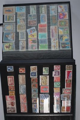 Un album de timbres des anciennes Colonies Françaises et aut…