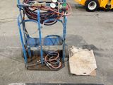 un chariot sur lequel sont fixés plusieurs tuyaux