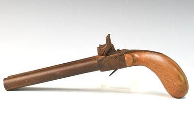 Pistolet à percussion à canon double juxtaposé.