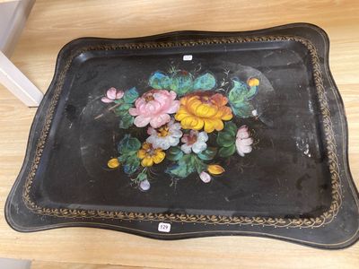 Plateau en tôle peinte de motifs de fleurs. 57 X 42. - Photo 1