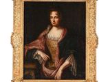 portrait d'une femme en robe rouge, assise sur un banc
