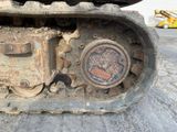 a close up view of the front end of a bulldozer