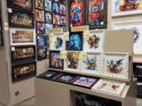une présentation de divers jeux vidéo exposés dans un magasin