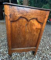 10737-120 / X / Commode en noyer ouvrant par trois tiroirs c… (photo 4)