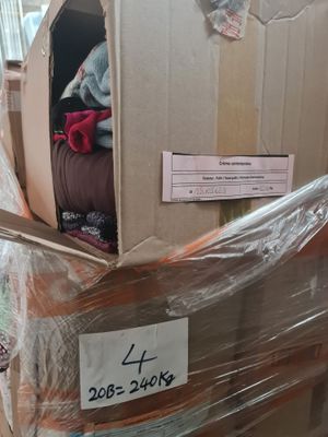 Palette d’environ 240 kg – Vêtements femme / homme mixte crè…