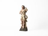 une statue en bois représentant une femme tenant un oiseau, sur fond blanc