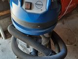 a blue machine that is sitting on the floor