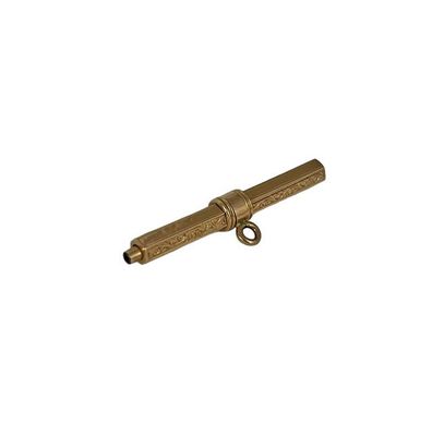 Clé de montre en acier et  or jaune gravé.