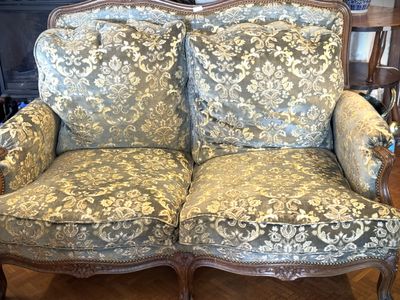 a couch and a chair that are sitting on a wooden floor