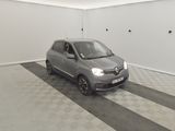 la photo d'une voiture garée dans un garage