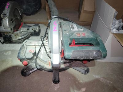 a vacuum that is sitting on the floor in the room