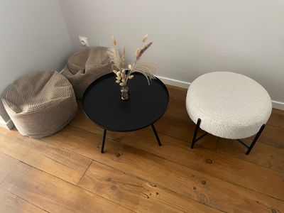table basse 2 poufs et tabouret ENLEVEMENT MERCREDI 13 MAI d…