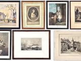 de nombreuses photos encadrées représentant des personnes et des bâtiments accrochées au mur