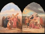 deux tableaux représentant Jésus portant la croix et une femme portant la croix