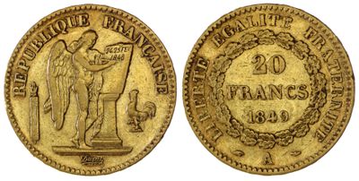 une pièce d'or avec l'image d'un homme tenant une épée