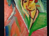 une peinture à l'huile représentant une femme vêtue d'un sweat à capuche vert sur fond noir