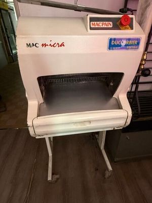 une machine qui se trouve dans une pièce