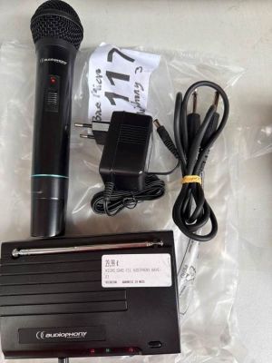Un microphone main sans fil Audiophony Wave avec accessoires…