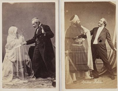 deux photographies en noir et blanc représentant un homme et une femme se serrant la main