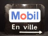 un panneau indiquant « Mobil en ville » avec une flèche pointant vers la droite