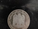 une image représentant une pièce d'argent sur laquelle figure un aigle