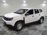 la photo d'une camionnette blanche garée dans un garage