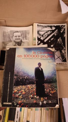 Carton : Cahier du Cinéma édition le Monde. 8 volumes année 2007....