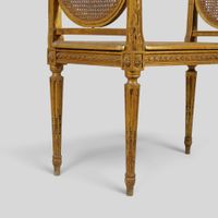 Petite banquette à fond de canne en bois mouluré et sculpté … (photo 4)