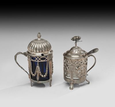 paire de sucriers et poivriers en métal argenté avec du verre bleu cobalt
