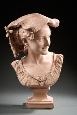 buste en marbre représentant une femme coiffée d'un chapeau