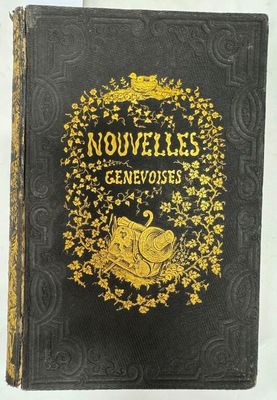 un livre noir et doré sur lequel figure l'image d'un cheval