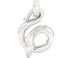 breloque en argent fin représentant une tête de serpent sur le dos d'un serpent