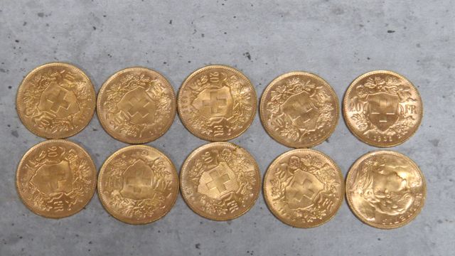 Dix pièces de monnaies en or à valeur faciale de 20 francs Suisse...