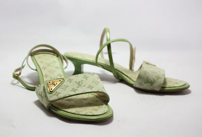 LOUIS VUITTON, mules à sangles en toile monogrammée verte et…