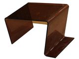 gros plan d'une table avec un plateau en verre sur fond blanc