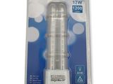 une ampoule blanche dans un emballage, sur fond blanc