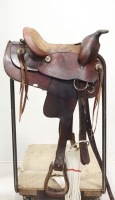 a saddle on a stand with a rope around it