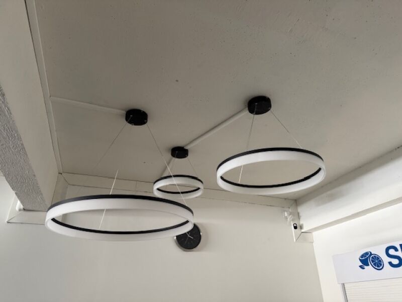 1 suspension cercles leds murale REF. 40 VENTE SUR DESIGNATION SE TROUVANT A VILLEMOISSON SUR ORGE (91)