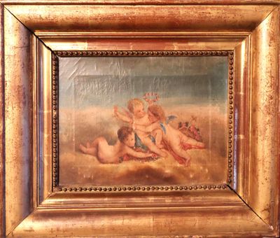 une photo d'un tableau représentant des anges, dans un cadre doré