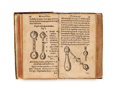 un vieux livre sur lequel figure un dessin représentant des cuillères et des cuillères-cuillères