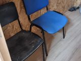 two chairs that are next to each other in a room